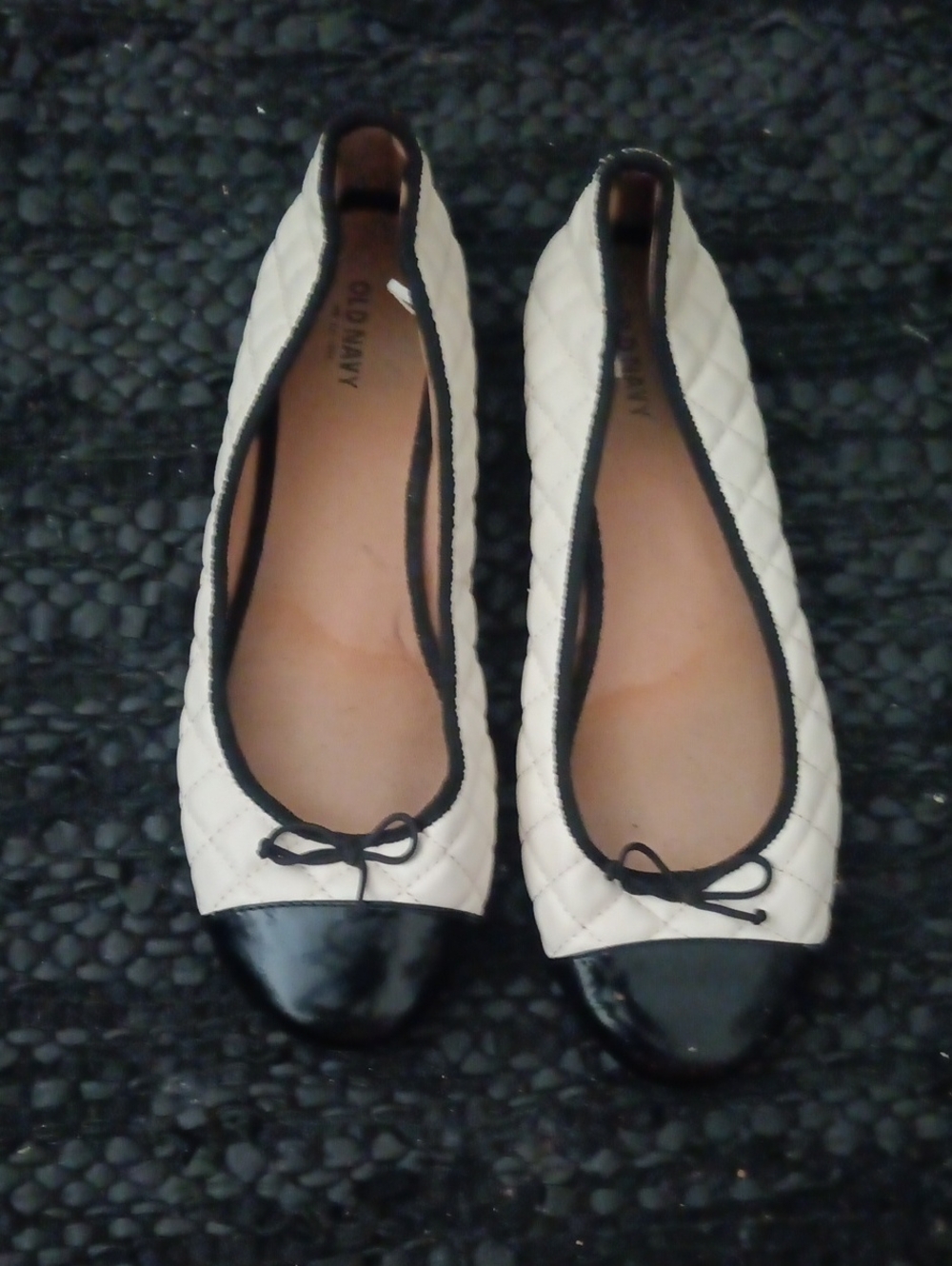 Old Navy Size 10 Quilted Two-Tone Ballet Flats - White & Black